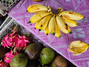 Produce market (yummy bananas)
