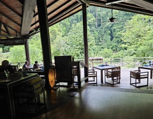 Borneo Rainforest Lodge dining room