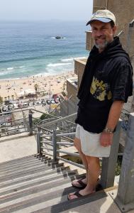 Many steps down to the beach