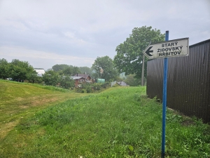 To the Jewish cemetery