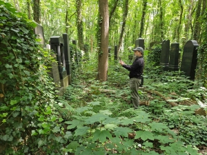Robert in Weissensee cemetery, Berlin