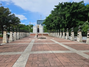 Altar de la Patria, Puerta del Conde
