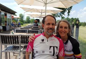 Lunchtime near the ferry in Aken