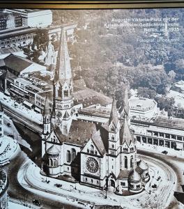 What the Kaiser-Wilhelm-Ged�chtniskirche used to look like