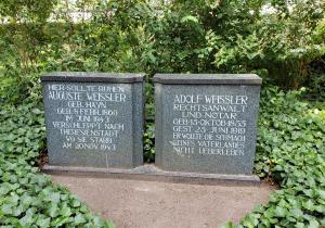 Adolf and Auguste gravesite, Getraudenfriedhof