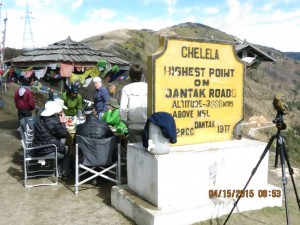 Lunch atop Chele La pass    