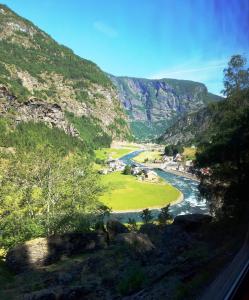 Approaching Flåm