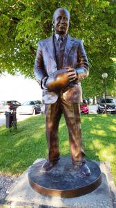 Knute Rockne statue in Voss