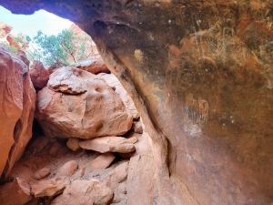 Aboriginal rock art, Uluru