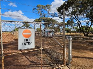 Wagin (do birders ever pay attention to signs?)